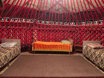 Фото номера Трехместный номер, вид на сад Гостевой дом Kochkor Family Guesthouse г. Кочкор 2